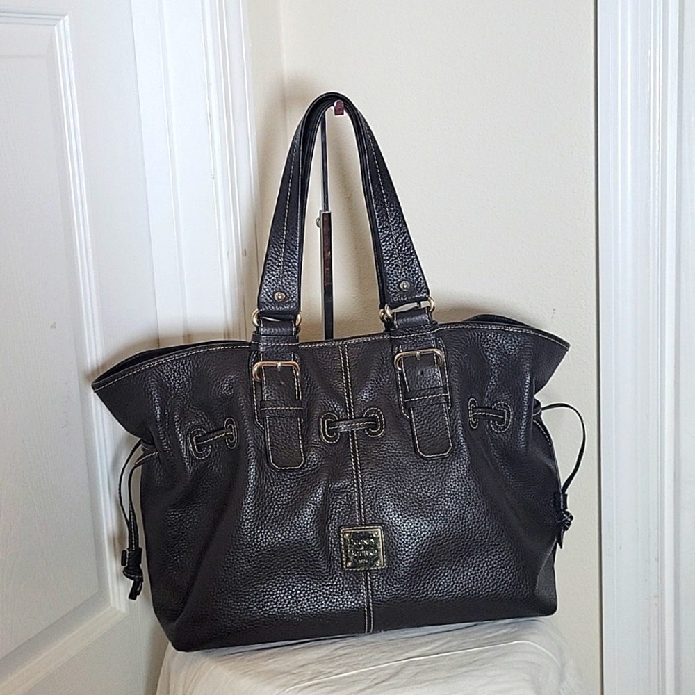 Dooney&Bourke chocolate brown shoulder bag 14x11x5.5